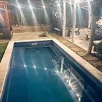 Modern House In With Pool Будапешт