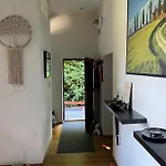 Modern House In With Pool Апартаменты